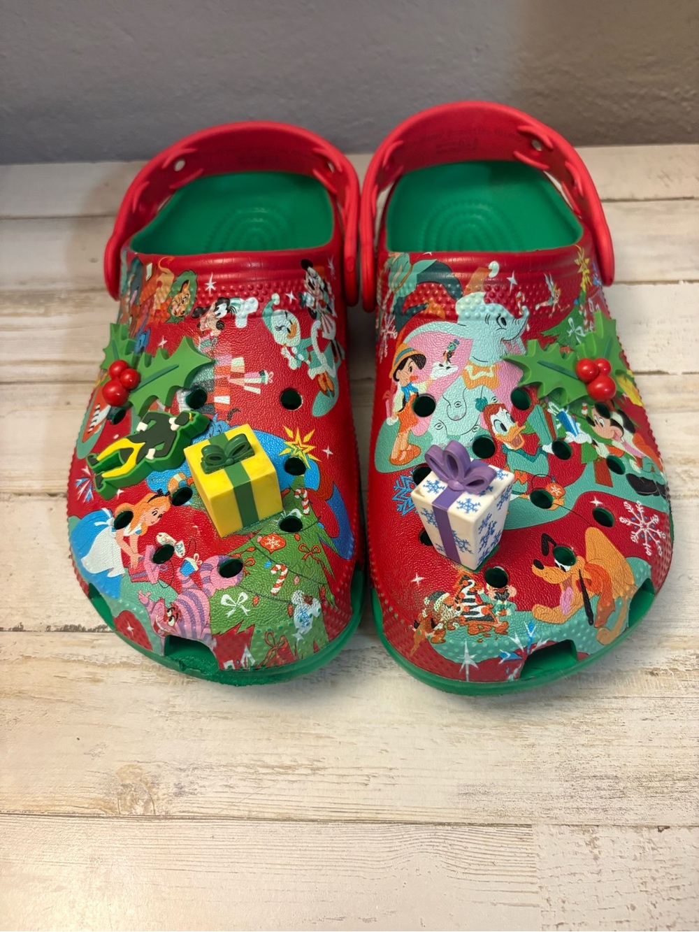 Disney Parks Christmas 🎄 Holiday Mickey Friends Crocs Clogs